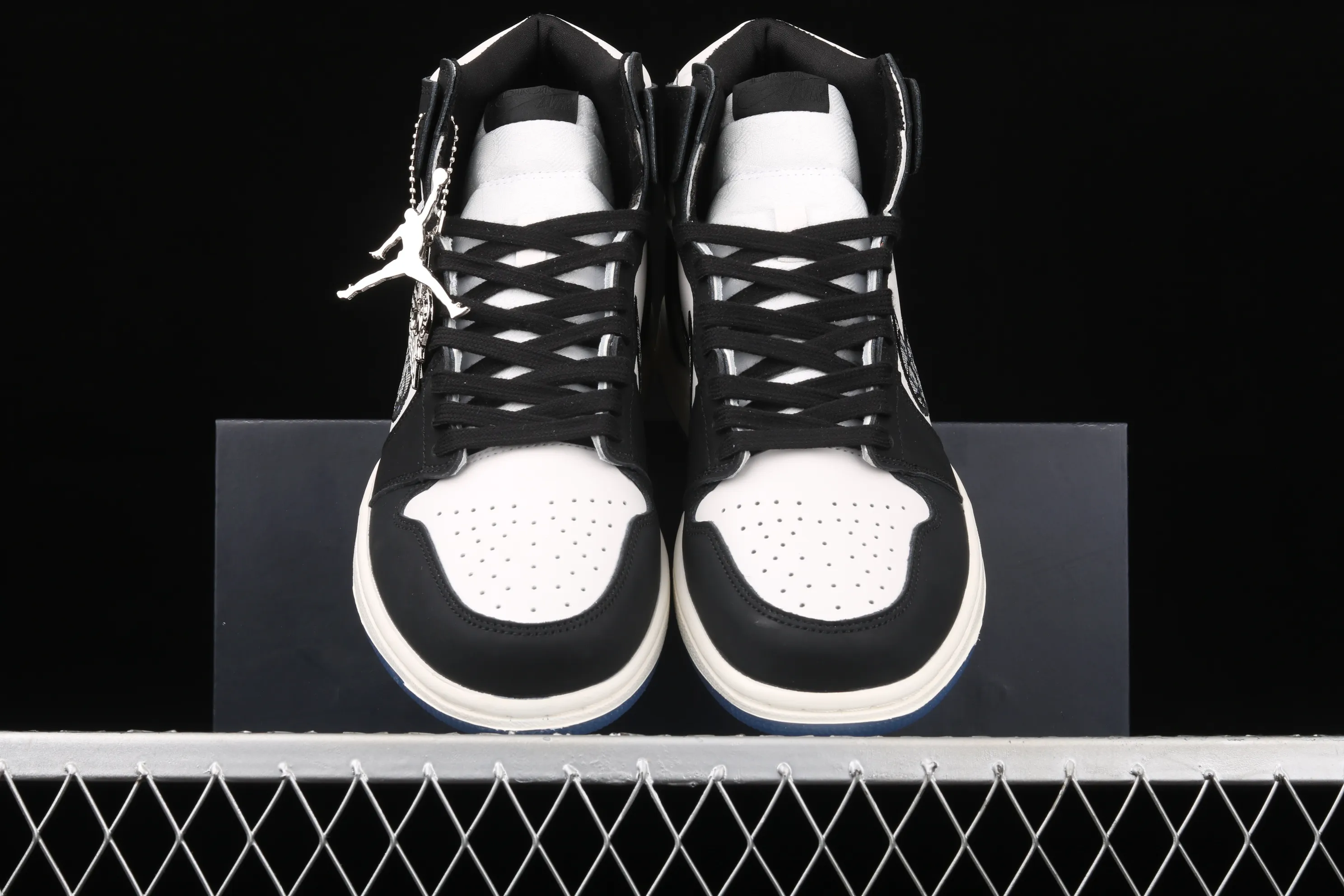 All categories Air Jordan Jordan series basketball shoes Air Jordan 1 High Z version Dr x Air Jordan 1 High AJ1 Joe 1 Dior joint black and white high top CN8607-001